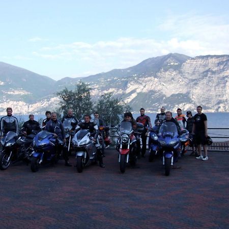Aquacamp Hotel Brenzone sul Garda Exterior photo
